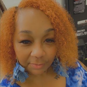 Meet your Posher, Angela